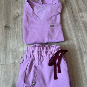 Figs Dusk Lavender scrub set